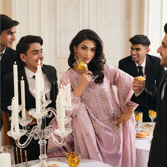 Elegant Pink Embellished Dress - Picture 3 of 8